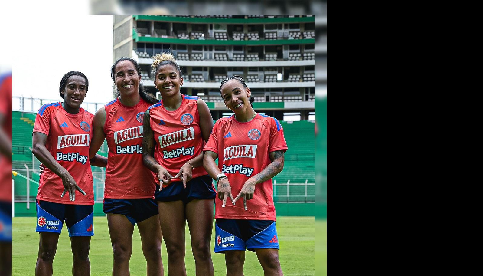 Daniela Caracas, Mayra Ramírez, Jorelyn Carabalí y Wendy Bonilla, integrantes de la Selección Colombia femenina.