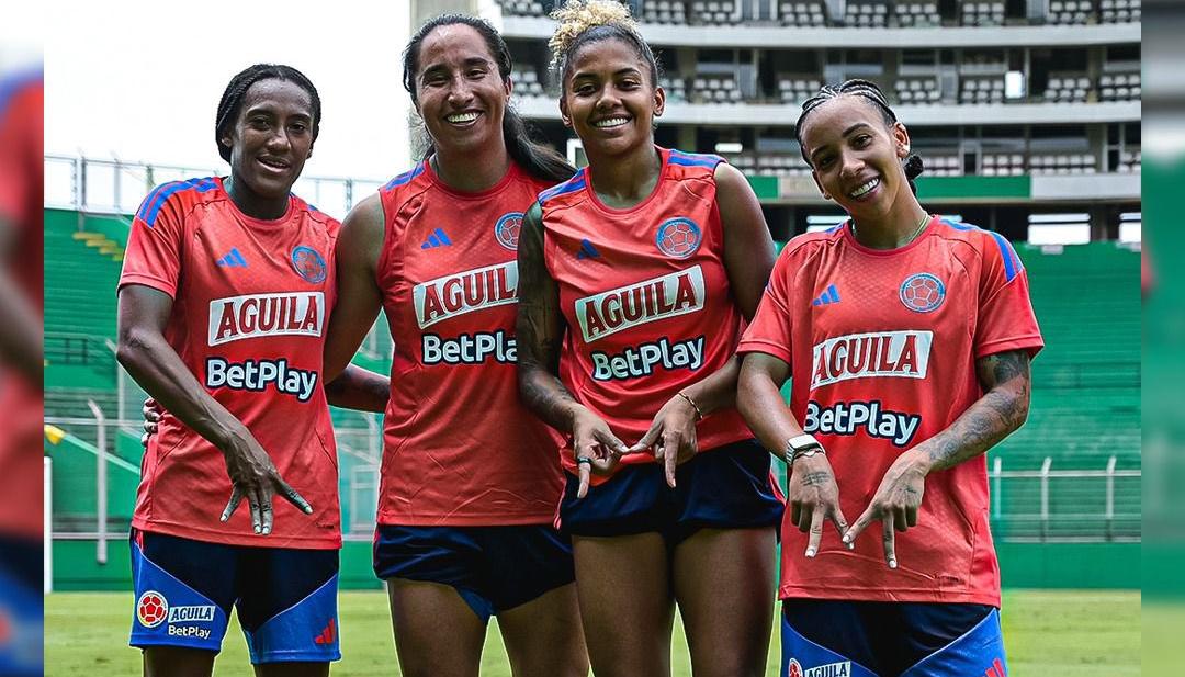 Daniela Caracas, Mayra Ramírez, Jorelyn Carabalí y Wendy Bonilla, integrantes de la Selección Colombia femenina.