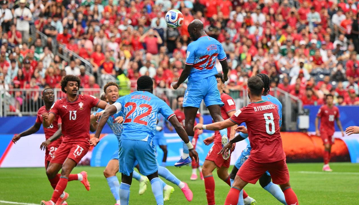 El cabezazo de Yoane Wissa que le dio el empate a Congo ante Portugal.