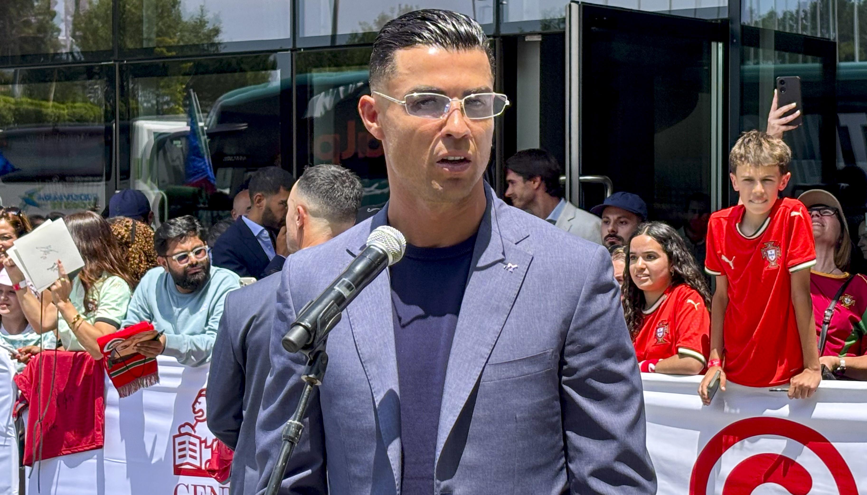 Cristiano Ronaldo habló con los periodistas antes del viaje a Estados Unidos. 