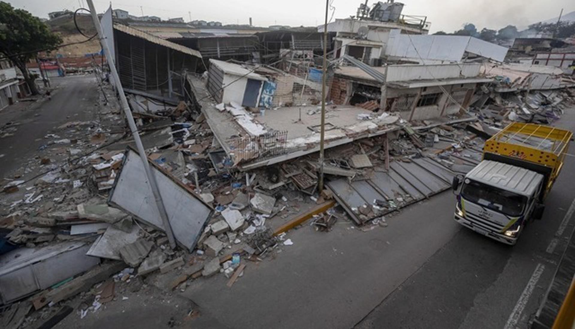 Edificio derruido en Catia la Mar, Venezuela. 