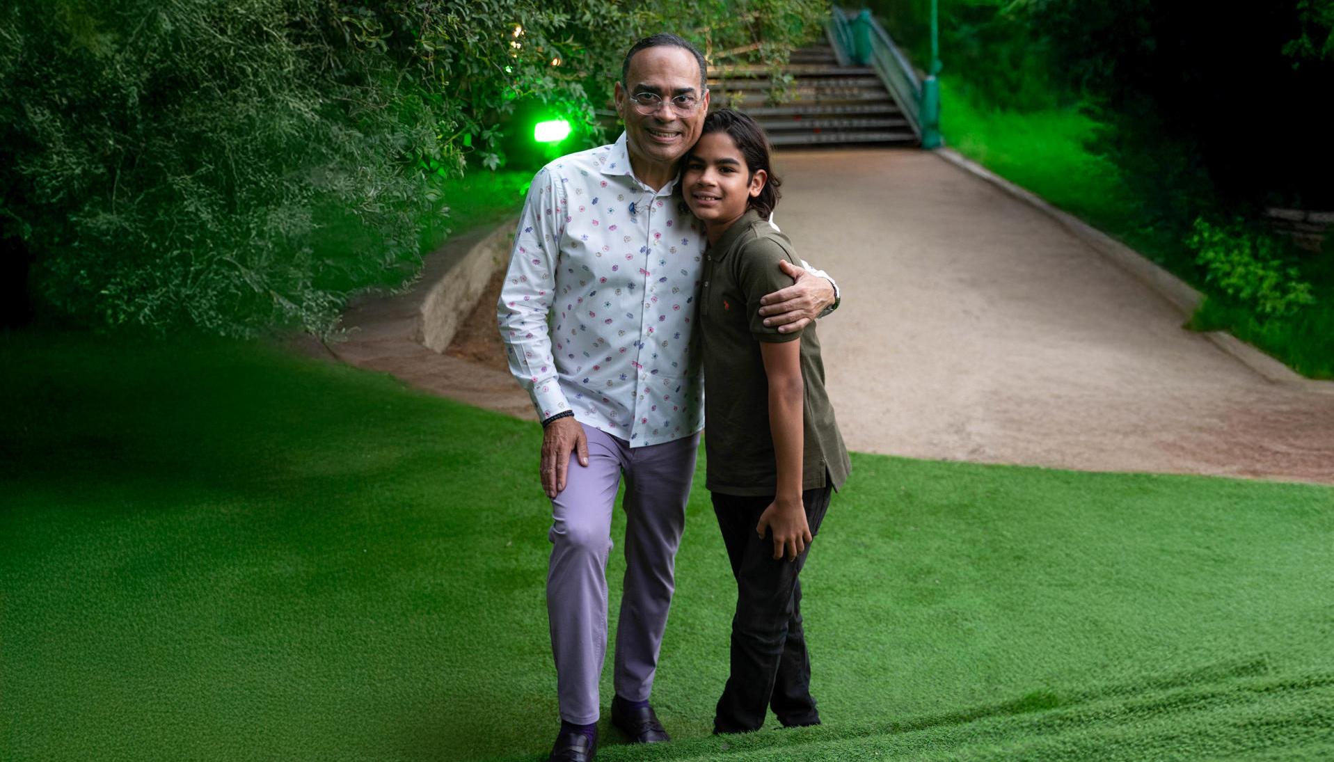  Gilberto Santa Rosa junto a su nieto Ian Marco.