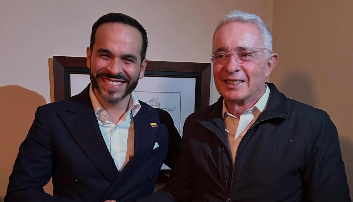 (Izq. a Der.) Abelardo De la Espriella y Álvaro Uribe Vélez. 
