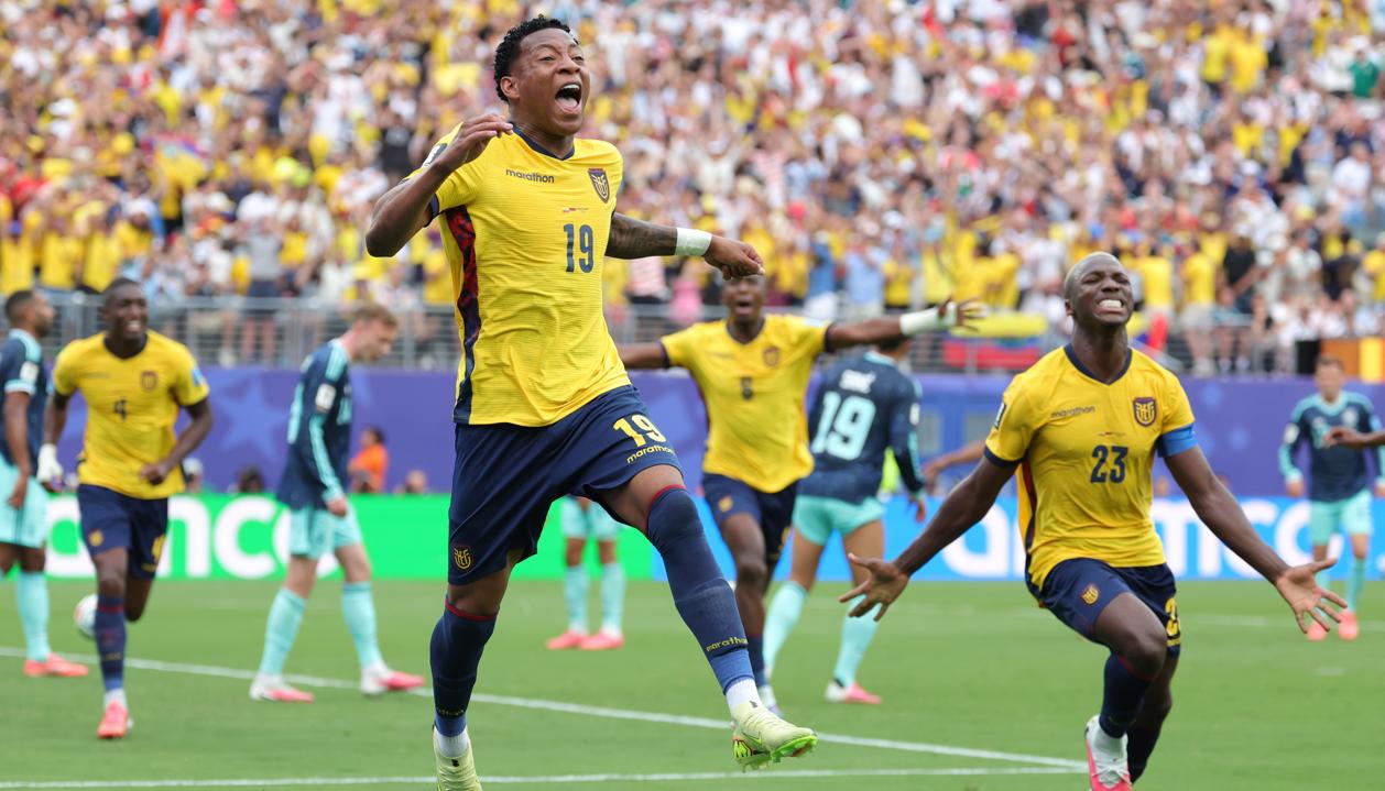 La celebración de Gonzalo Plata tras marcar el gol de la victoria ecuatoriana.