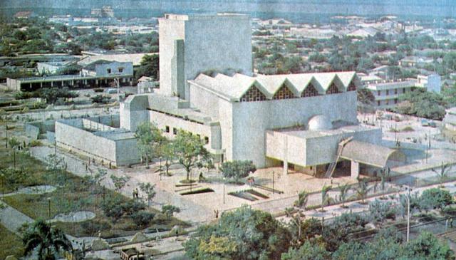 Teatro Amira de la Rosa. 