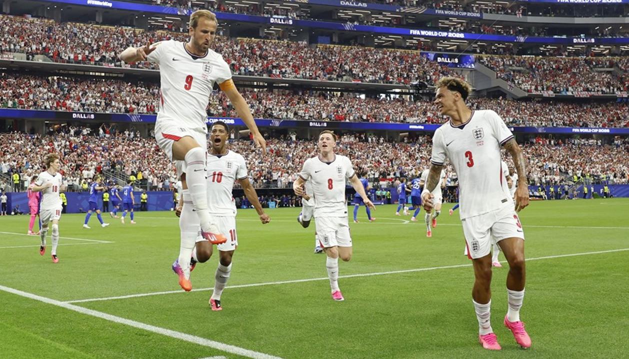 Harry Kane celebra tras marcar, de penalti, el primer gol de Inglaterra.
