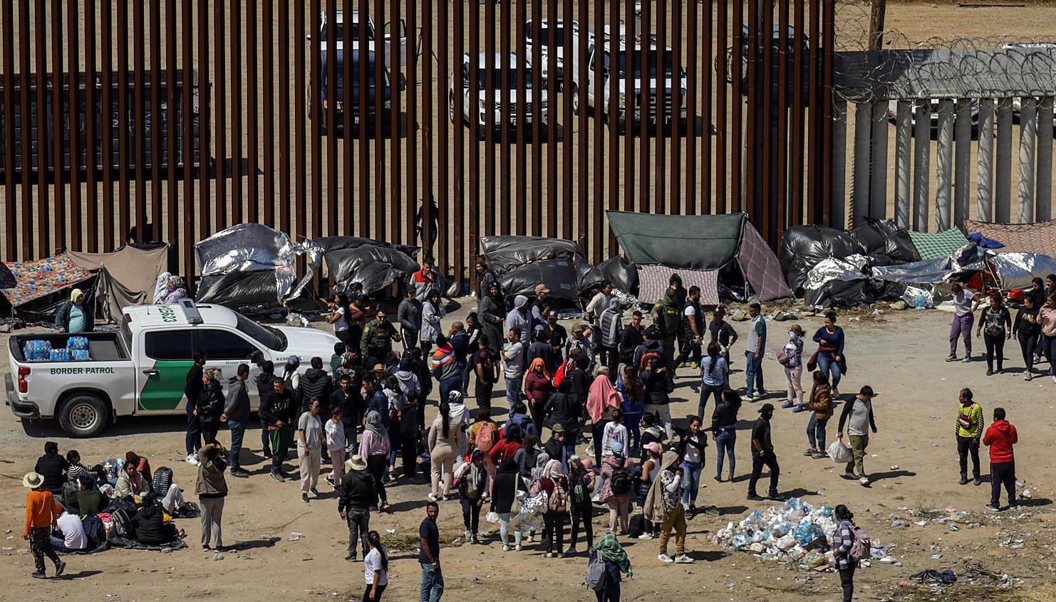 La detención de migrantes centroamericanos en EE.UU. y México cayó un 67 % frente a 2025