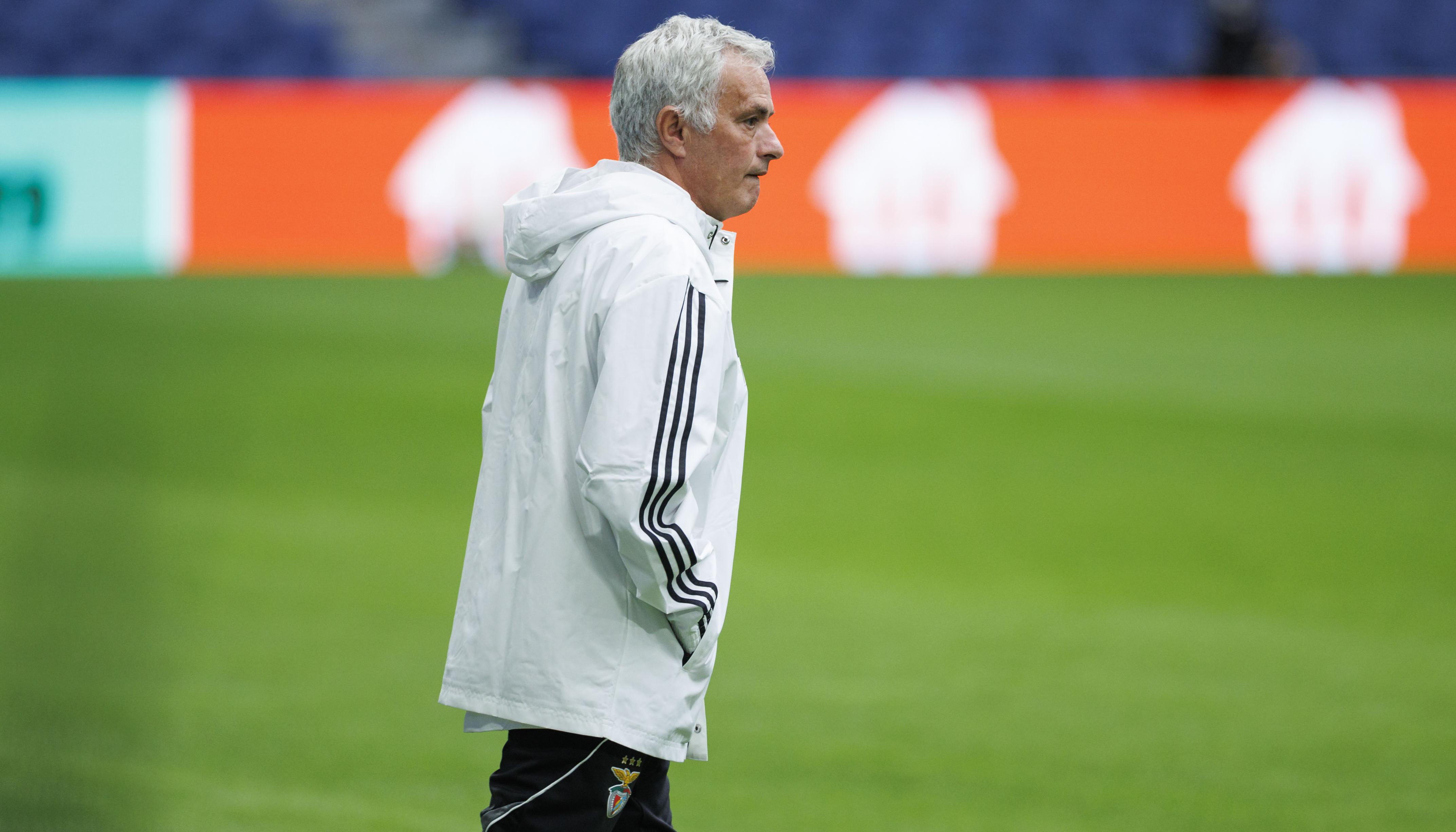 José Mourinho terminó invicto con el Benfica en la liga portuguesa.