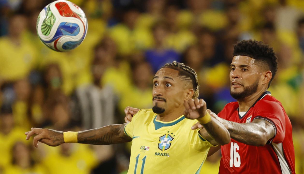 Raphinha durante el partido amistoso contra Panamá.