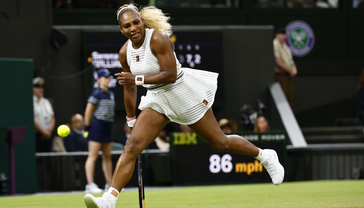 Serena Williams durante su partido contra la australiana Maya Joint. 