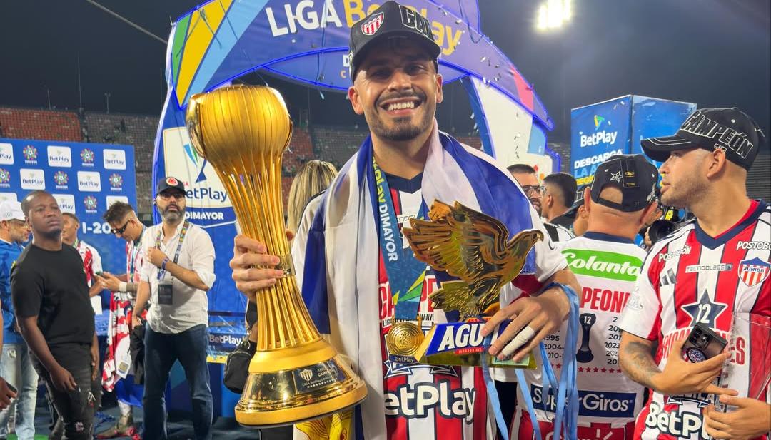 Mauro Silveira festejando el título alcanzado ante Nacional, en Medellín.