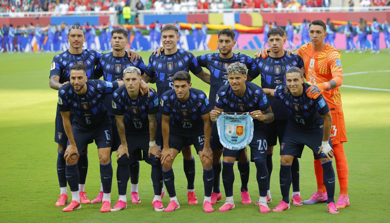 Formación de Uruguay que empezó el partido contra España. 