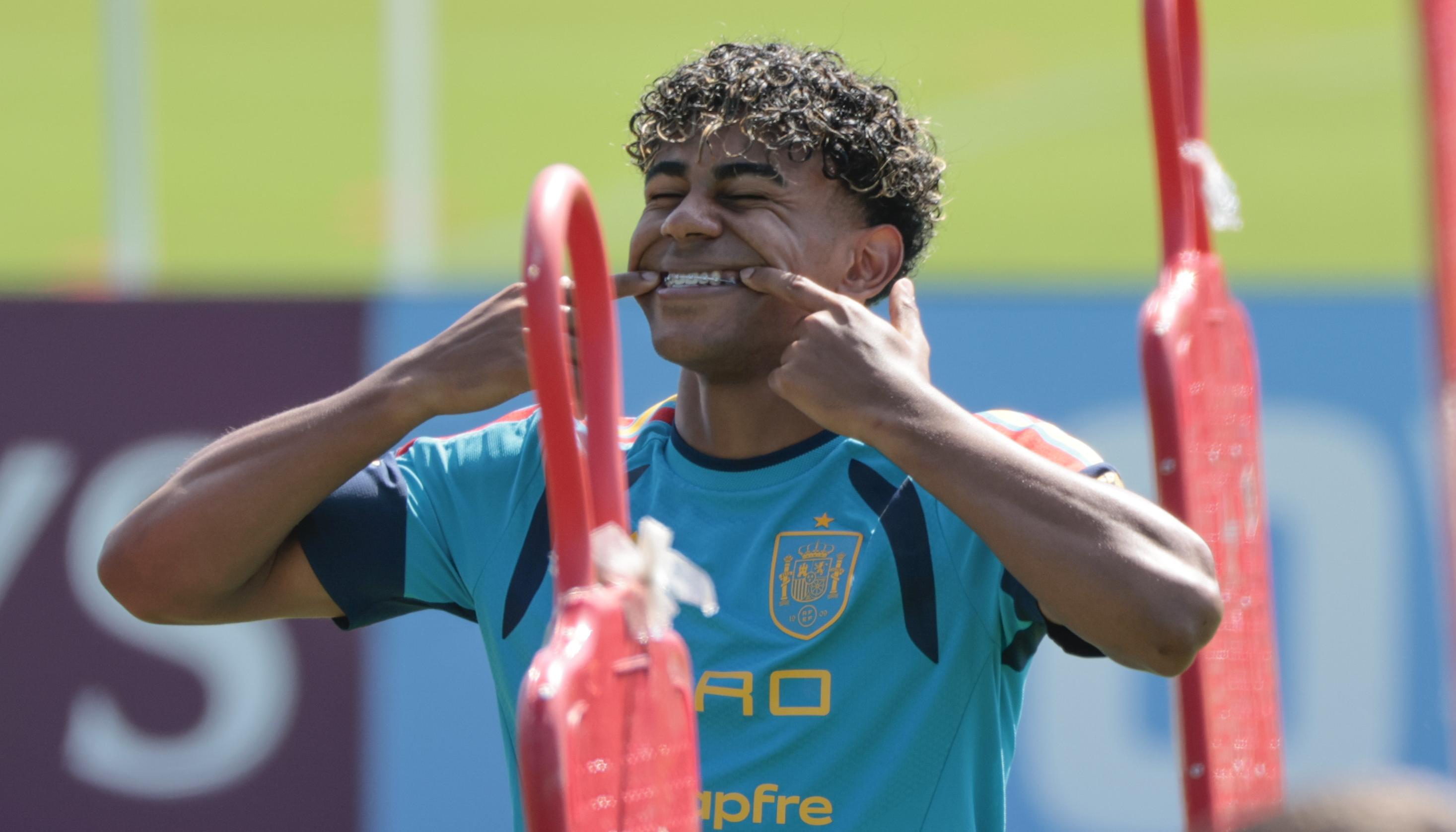 Lamine Yamal, delantero de la selección española. 