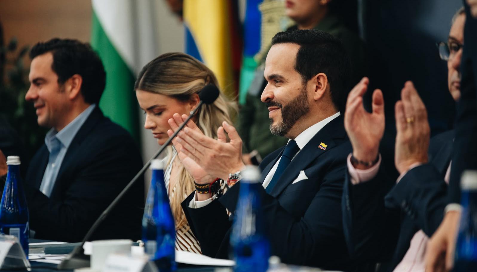 Abelardo De La Espriella en reunión con el alcalde de Medellín, 'Fico' Gutiérrez, y el gobernador de Antioquia, Andrés Julián Rendón.