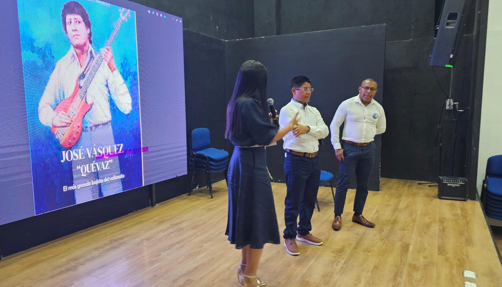 Alcides Romero durante la presentación del libro en Valledupar.