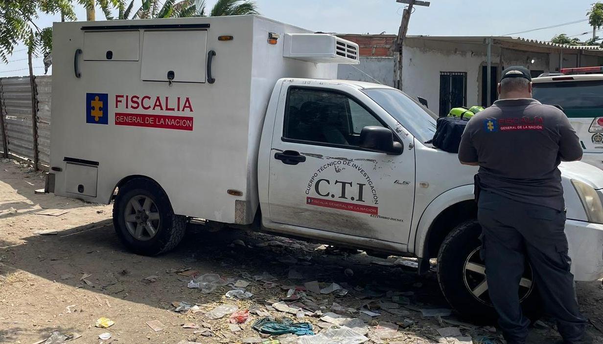 CTI de la Fiscalía en el lugar de los hechos de un homicidio en Barranquilla. 
