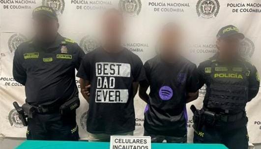 Dos de los capturados en el operativo. 
