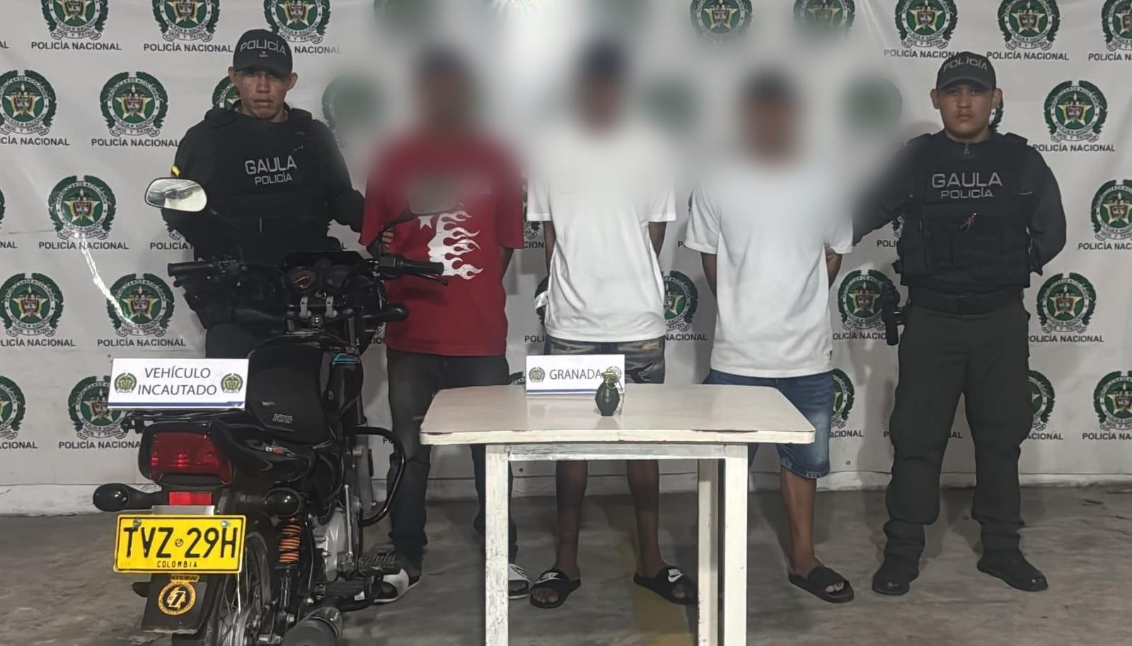 Tres de los ocho capturados en los operativos. 