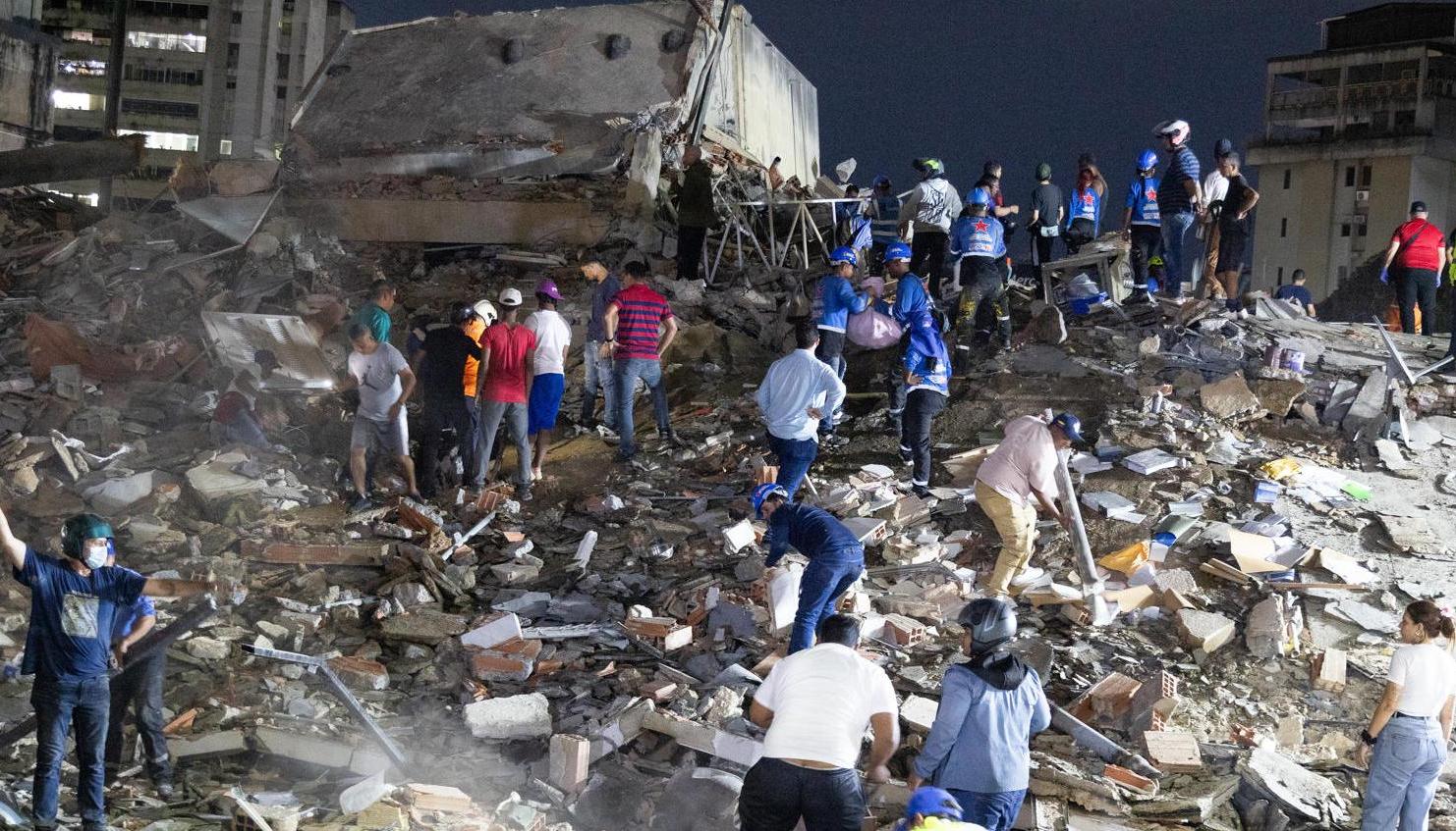 Edificios destruidos por el doble terremoto. 