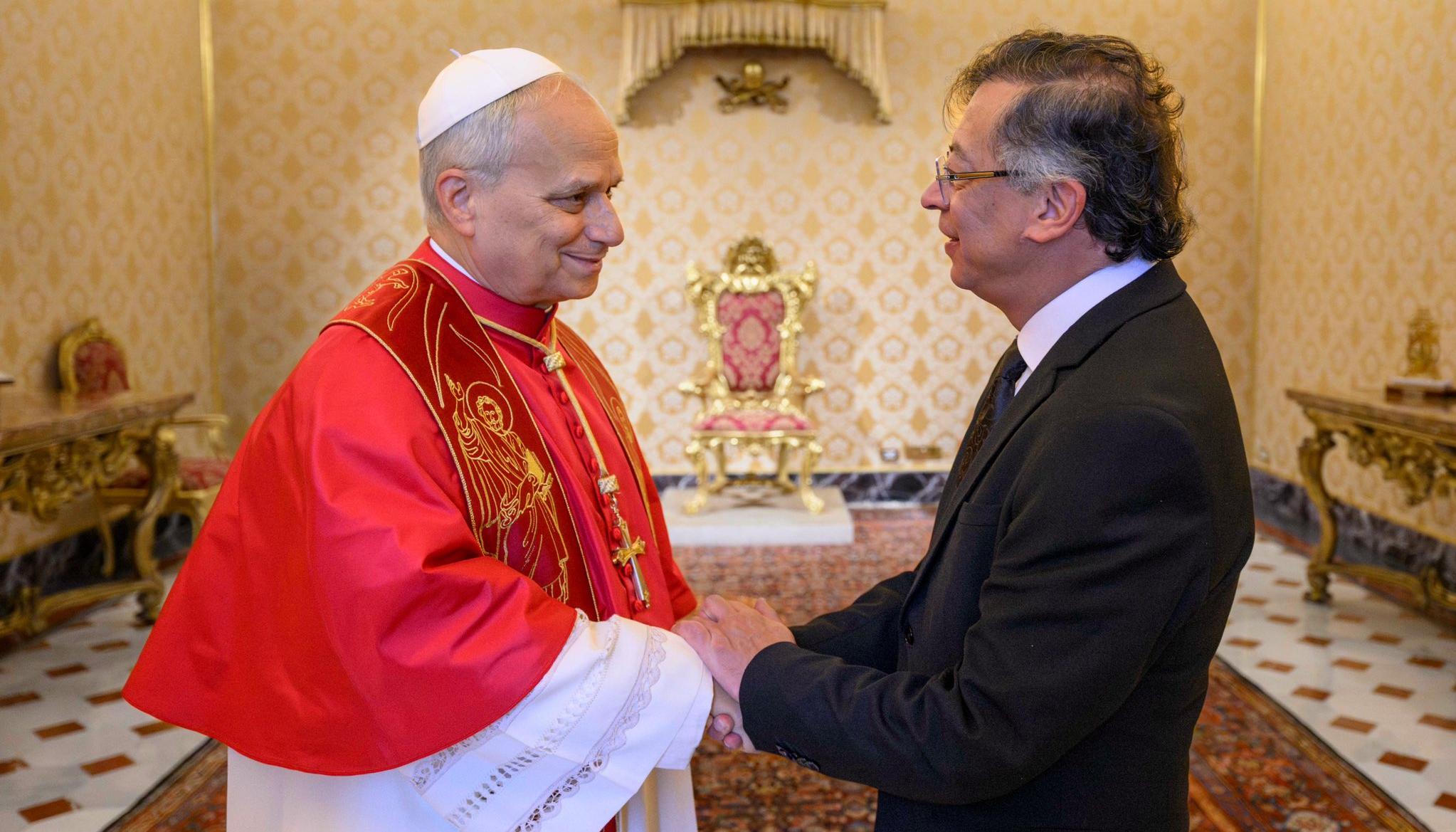 El Papa León XIV y el Presidente Gustavo Petro.