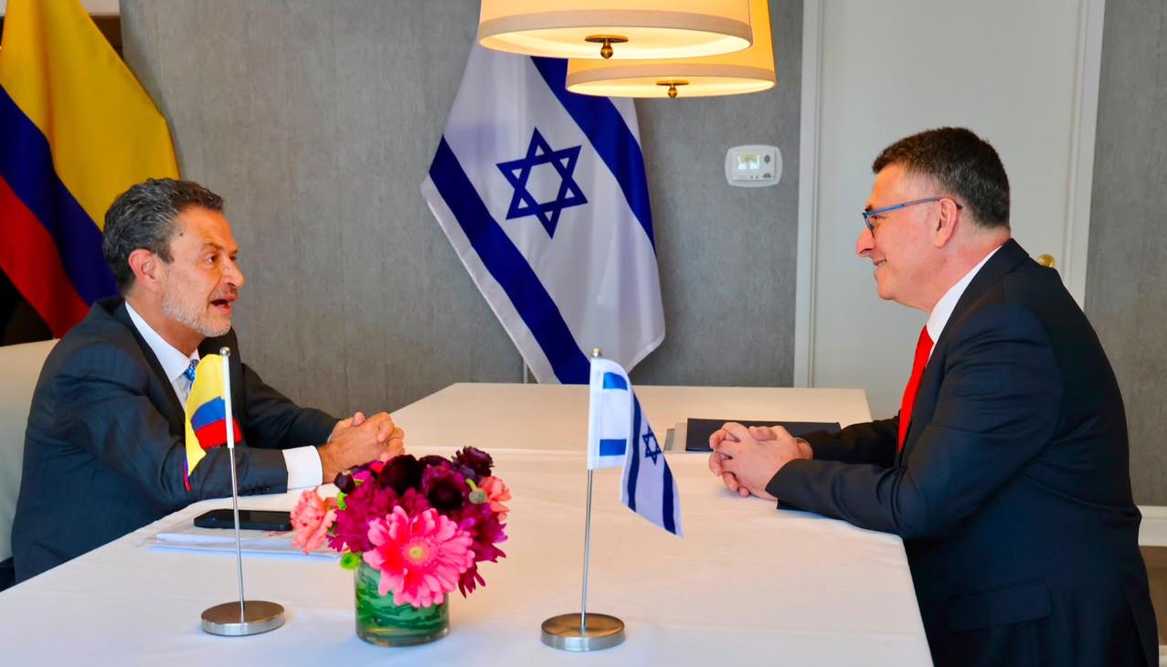El canciller designado Omar Bula en reunión con el ministro de Relaciones Exteriores de Israel, Gideon Saar.