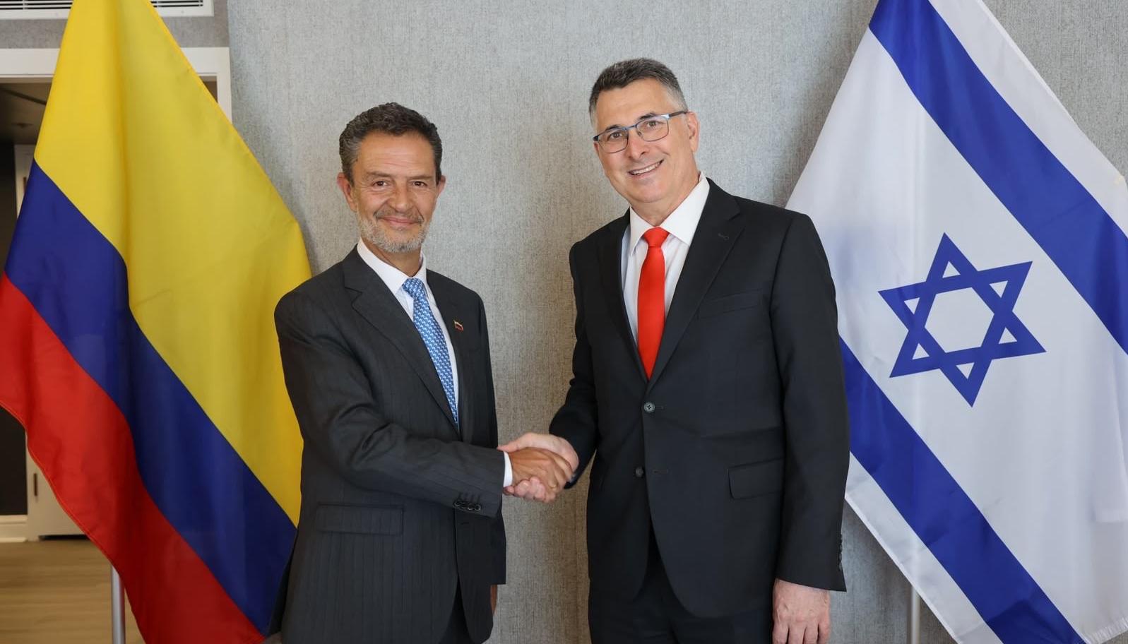 El canciller designado, Omar Bula, y el ministro de Exteriores de Israel, Gideon Sa'ar