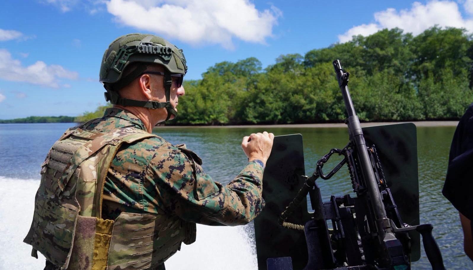El jefe del Comando Sur de Estados Unidos, Francis L. Donovan, en Ecuador