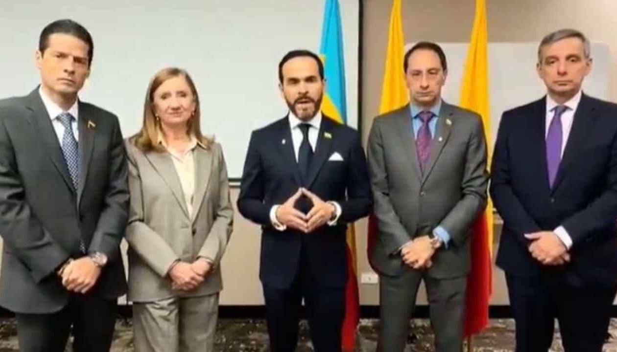 El ministro de Comercio designado, Mauricio Gómez; Anabel González, del BID; el presidente electo, Abelardo De La Espriella; el vicepresidente electo José Manuel Restrepo, el ministro de Hacienda designado, Miguel Gómez Martínez. 