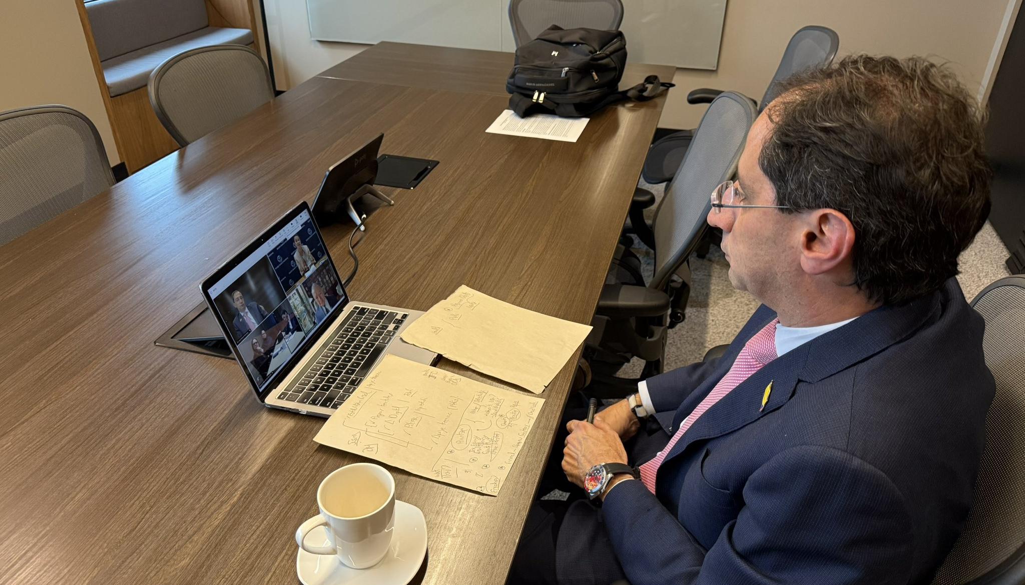 El vicepresidente electo, Juan Manuel Restrepo, en reunión con el Banco Mundial.