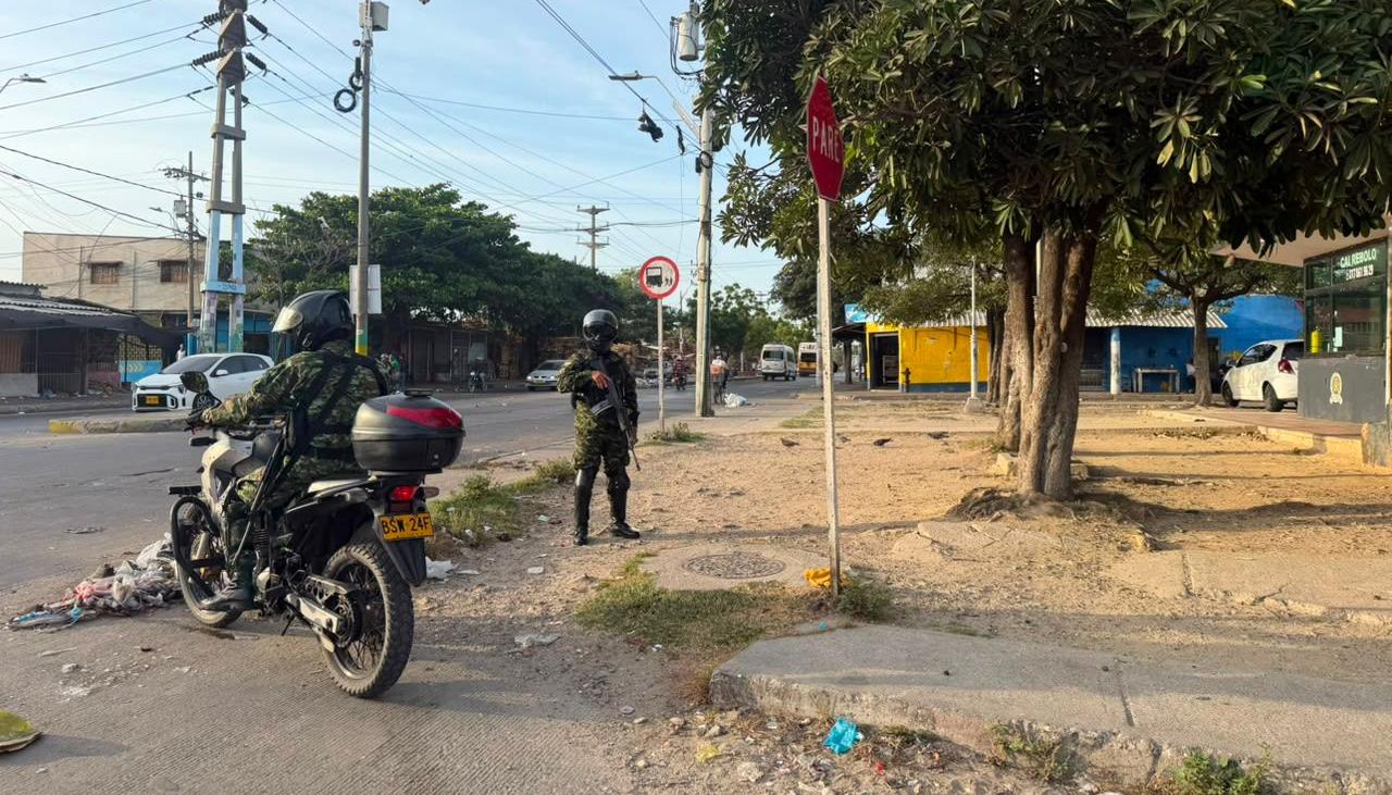 Fuerza Pública en el sector de Barranquillita.