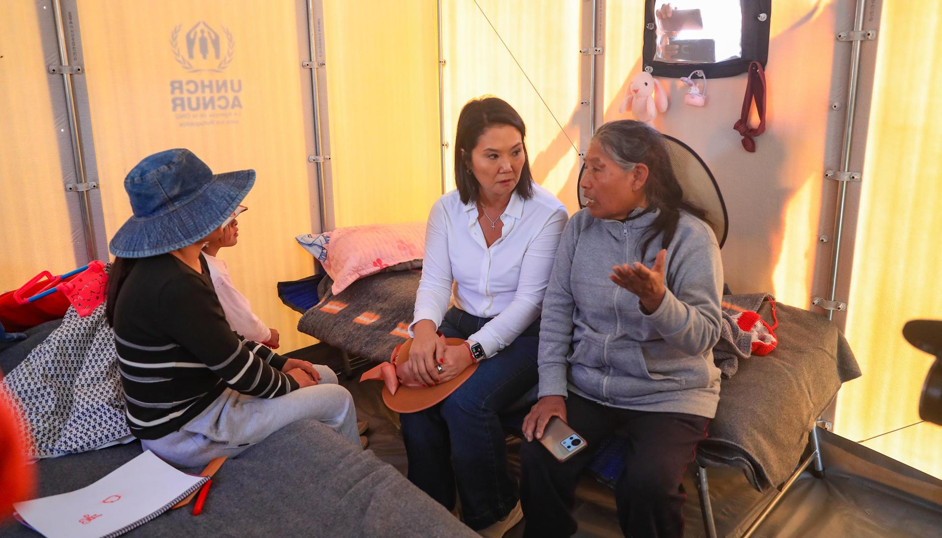 Visita de la presidente de Perú, Keiko Fujimori, a los afectados por el sismo en el distrito de Chongos Bajo.