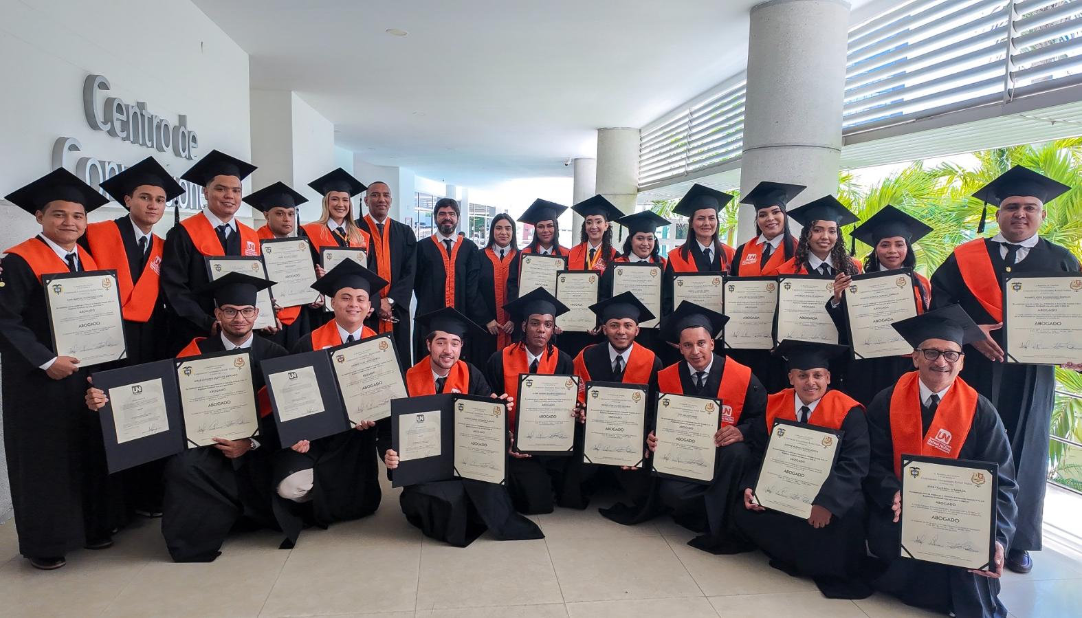 Graduados de Derecho en la Corporación Universitaria Rafael Núñez.
