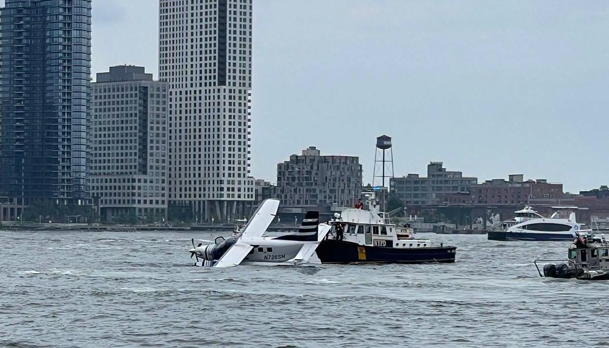 Hidroavión en el East River.