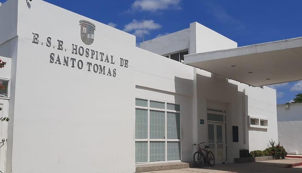 El tendero resultó herido y fue llevado al hospital del municipio de Santo Tomás.