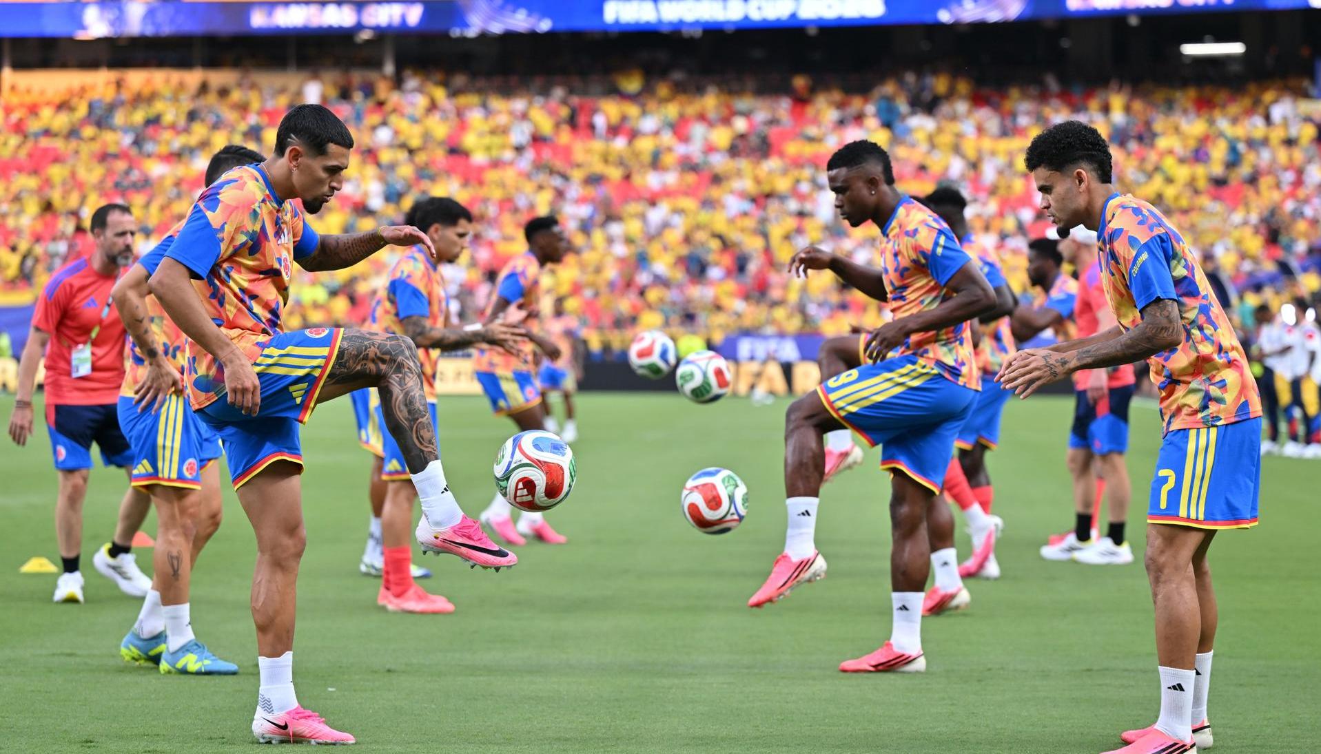 Jugadores de Colombia en el calentamiento