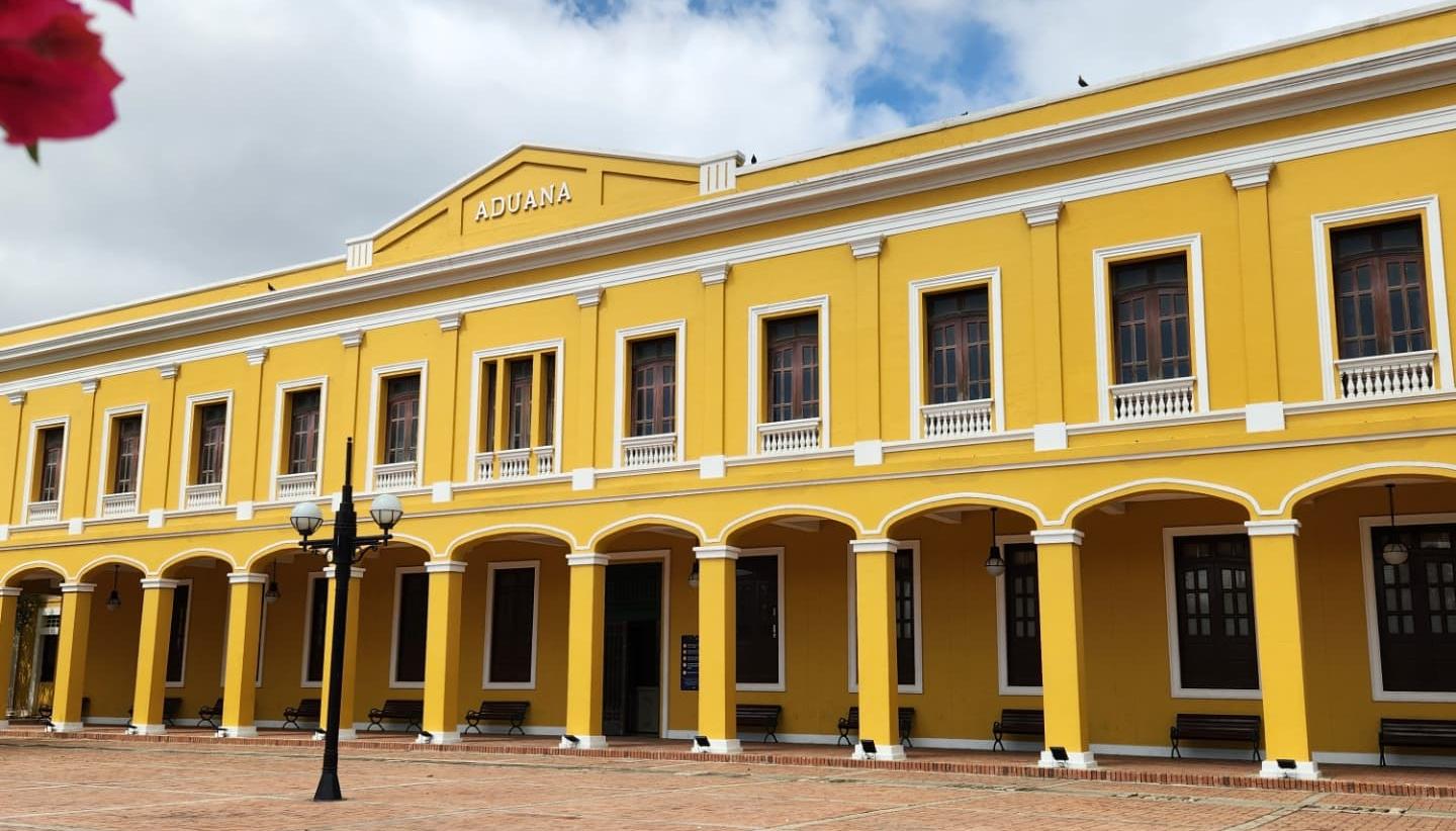 Los conversatorios se realizarán en el edificio de la Aduana.