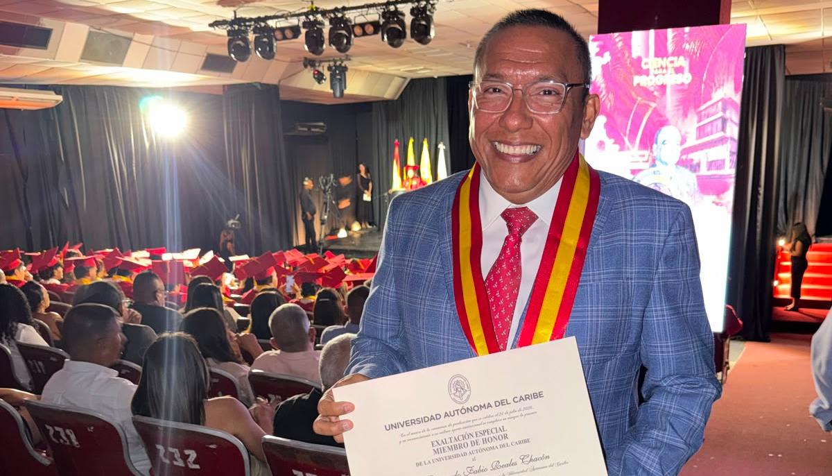 Leonardo Reales en el homenaje de reconocimiento