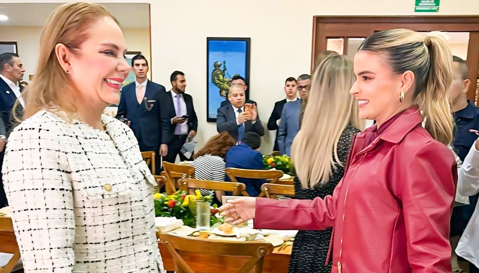 Liliana Borrero y Ana Lucía Pineda, primera gestora del Atlántico y primera dama de la Nación entrante. 