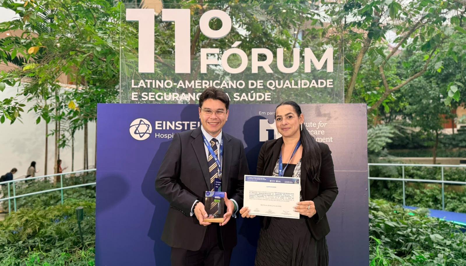 Entrega de reconocimiento a MiRed IPS.