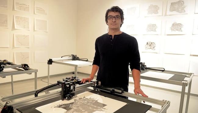 El artista colombiano, Paolo Almario.