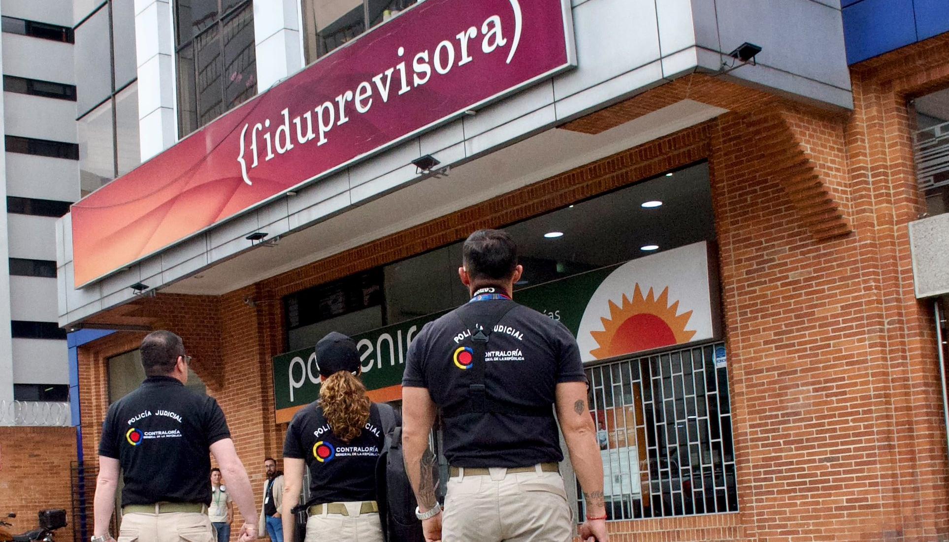 Policía Judicial de la Diari en la sede de la FidPolicía Judicial de la Diari en la sede de la Fiduprevisora.uprevisora.