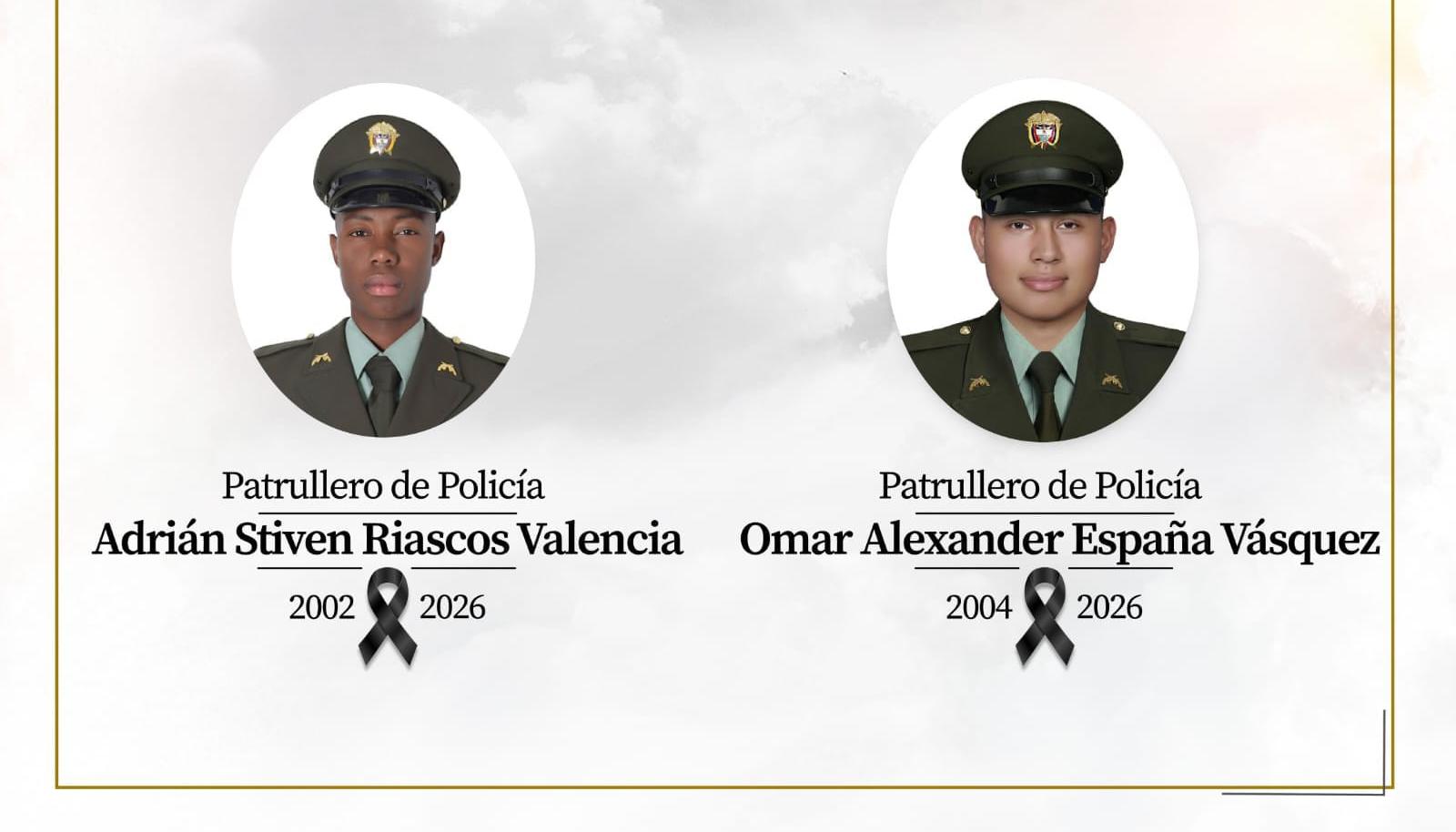 Adrián Stiven Riascos Valencia y Omar Alexander España Vásquez, los dos policías fallecidos. 