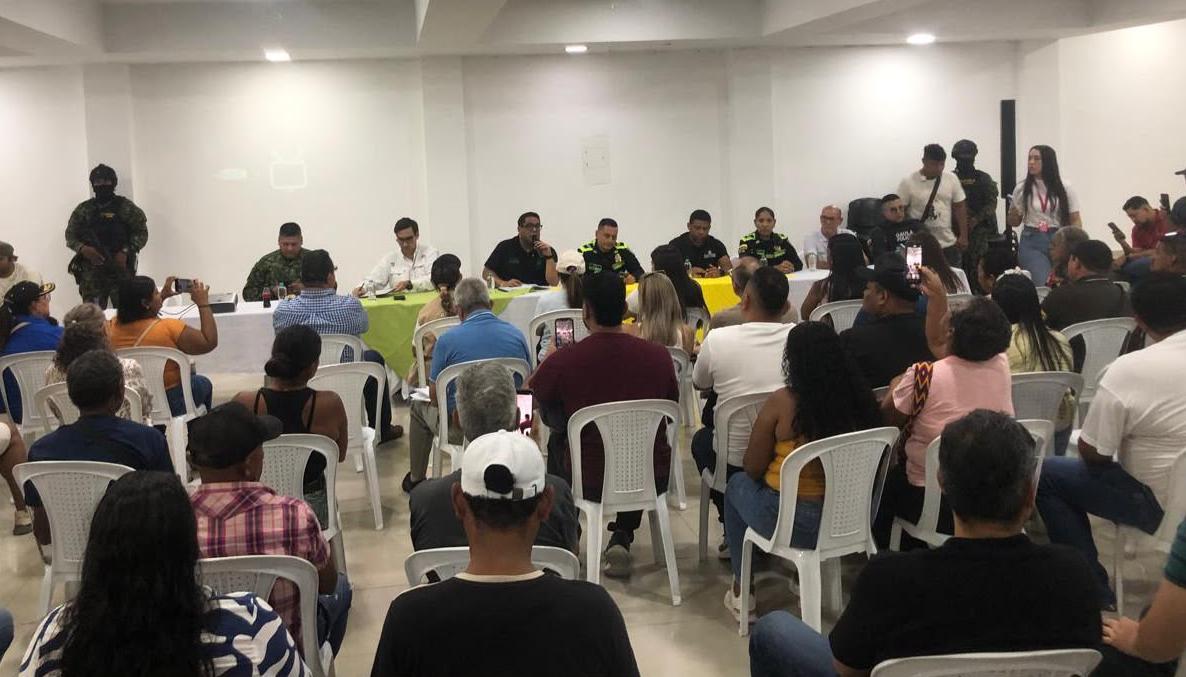 Reunión de autoridades de Puerto Colombia con líderes comunales.