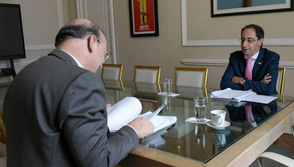 Reunión entre el ministro de Hacienda, Germán Ávila, y el vicepresidente electo José Manuel Restrepo.