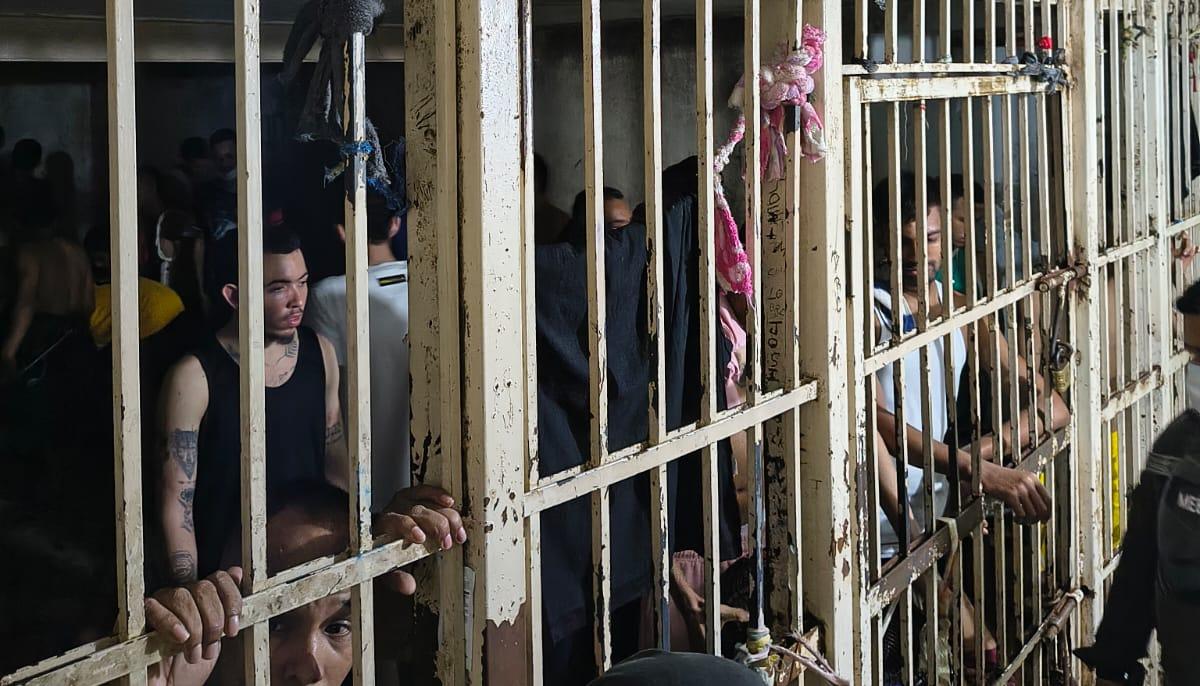 Detenidos al interior de la UCJ. 