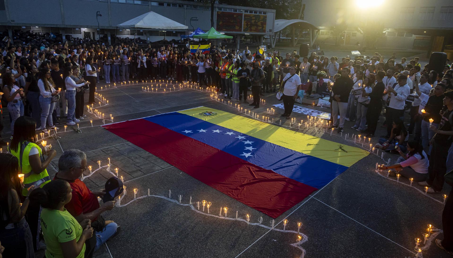 Vigilia realizada en honor a las víctimas el día anterior en Caracas. 
