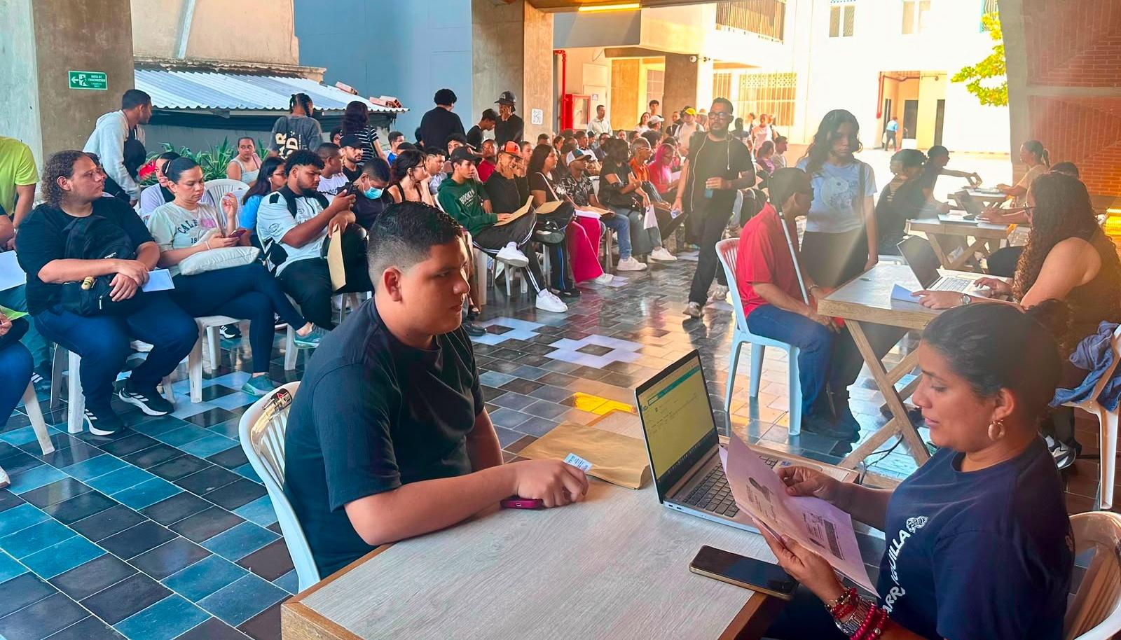 Barranquilleros se presentan en la Fábrica de Cultura. 