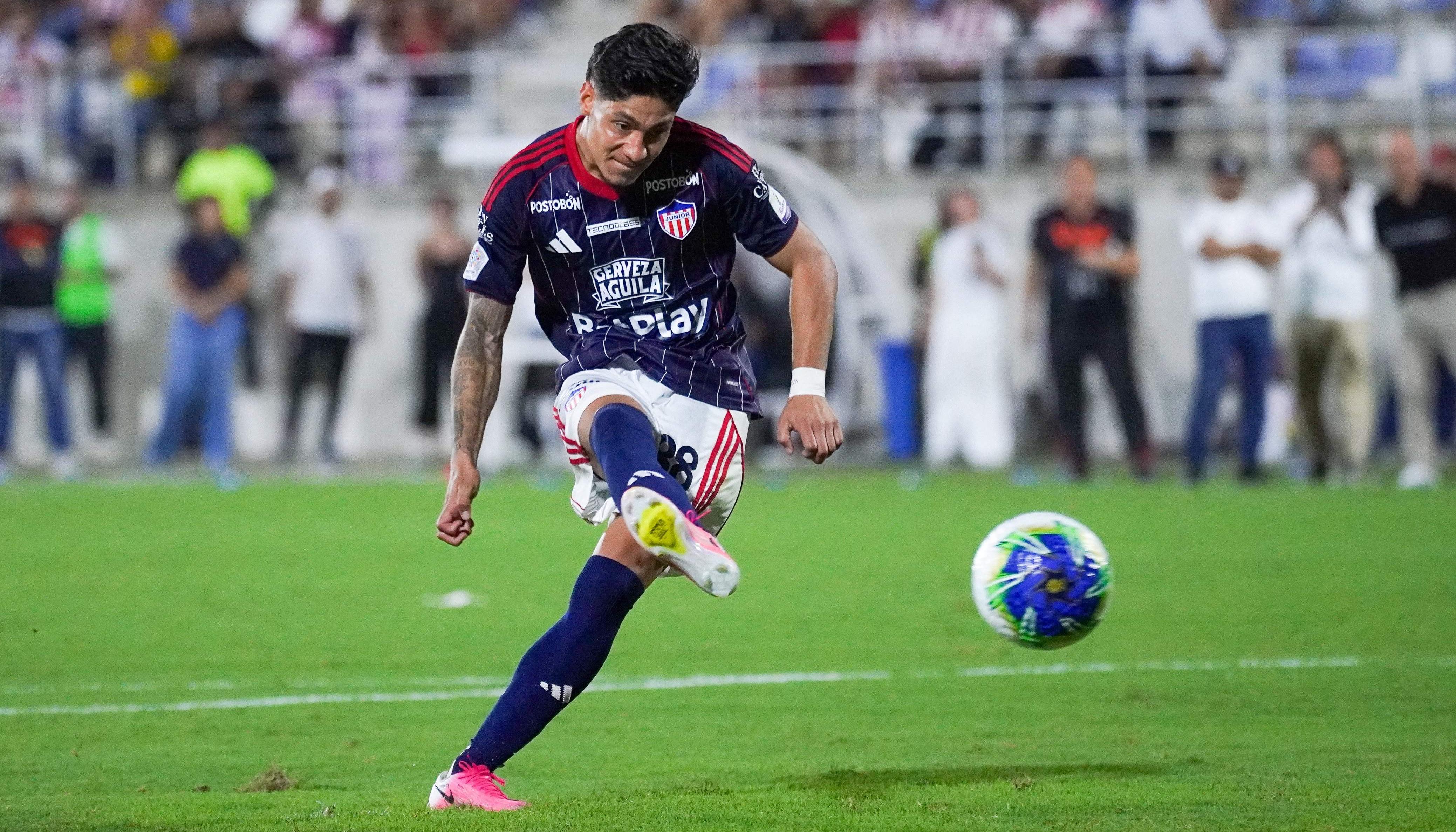 Bryan Castrillón marcó uno de los cobros de Junior en la tanda de penales ante el Barranquilla FC.