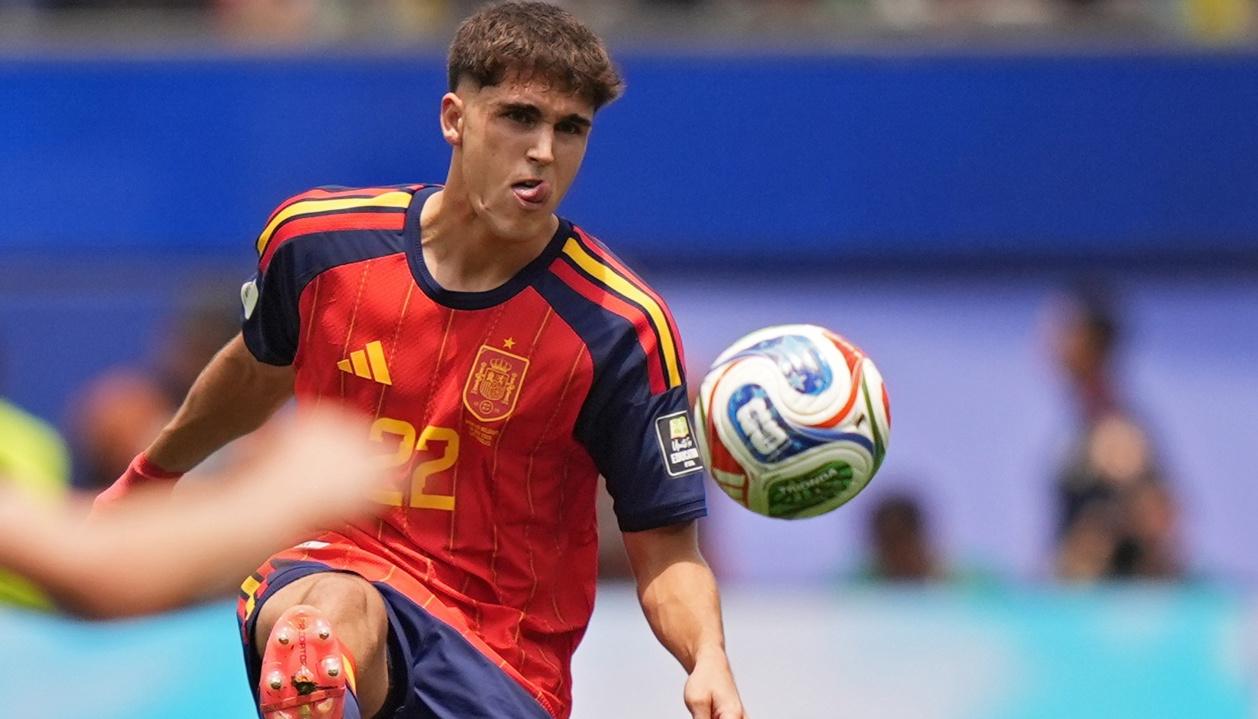Pau Cubarsí, defensa del Barcelona y de la selección española.