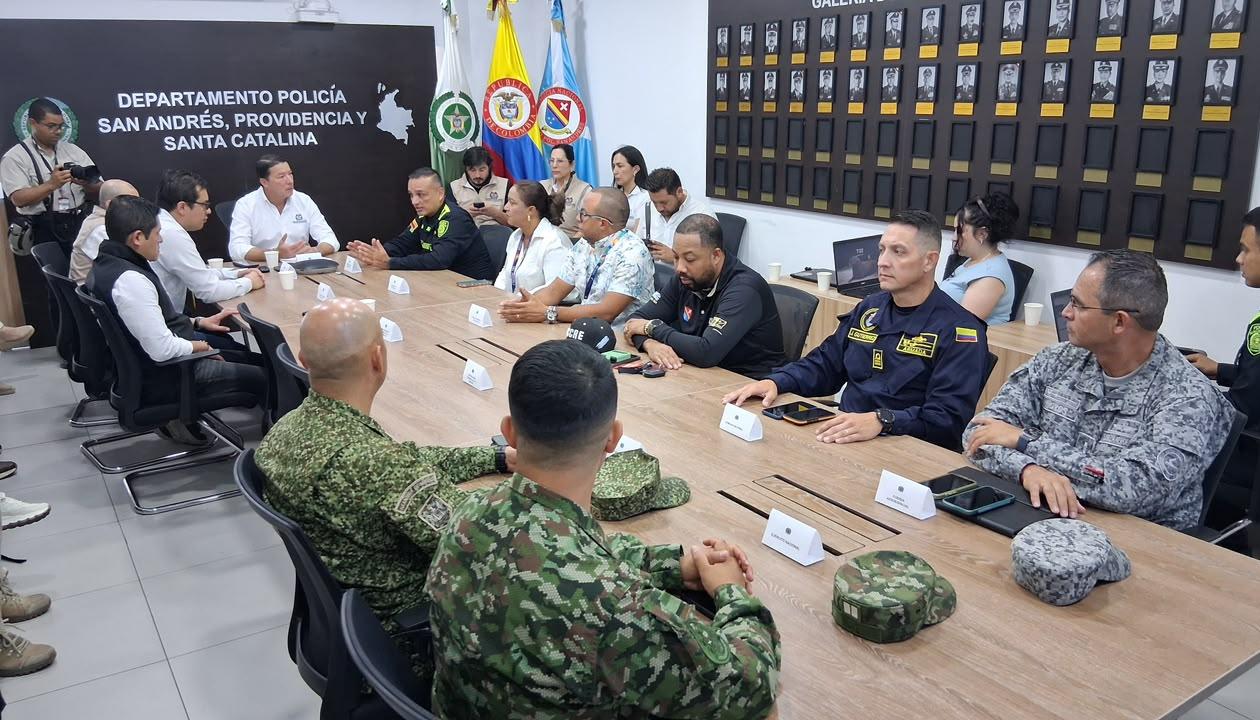 Puesto de Mando Unificado con las autoridades para vigilar elecciones atípicas en San Andrés. 